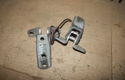 Петля двери Mitsubishi Outlander 2005-2009 5702A006 2, передняя левая