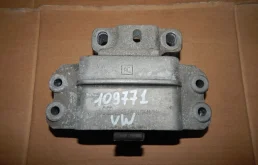 Подушка двигателя Volkswagen Passat 2010-2015 1K0199555AC B7 CAXA, левая