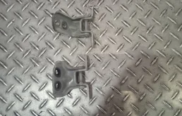 Петля двери Nissan Qashqai 2011 824212F030 J10 1.6 R9M405, передняя