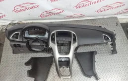 Торпедо Opel Astra 2013 1731816 J A16XER