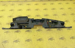 Кронштейн бампера Opel Astra 13264477 J, передний