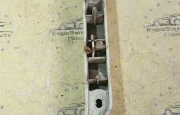 Кронштейн бампера Ford Focus 2 8M5117D958AD, передний правый