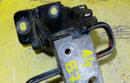 Петля двери Audi A4 8E0831412E B7, передняя правая