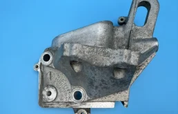Кронштейн двигателя Ford Focus 2 2005 1798070 1.6 HXDA, правый