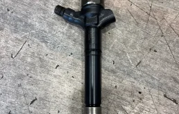Форсунка топливная Toyota Land Cruiser 2367051030 200 1VDFTV