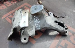 Кронштейн двигателя Audi A4 2013 3000 Дизель