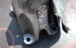 Кронштейн двигателя Audi A4 2008 1800 Бензин