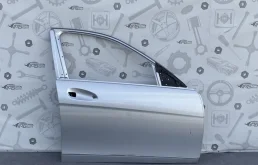 Дверь передняя правая Mercedes-benz 2010 W204