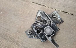 Замок капота Ford Fusion 2001-2012 1300444