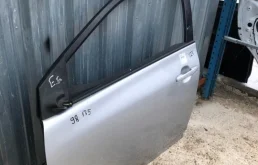 Дверь передняя левая для Toyota Corolla 2012 года на фотографиях