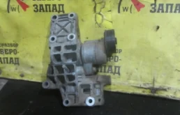 Кронштейн Mitsubishi Lancer 04891592AA CY3A 4B10