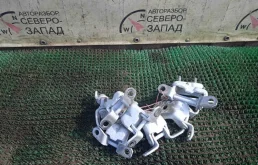 Петля дверная Nissan Almera 82421ED00B G15