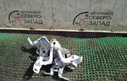 Петля дверная Mazda 3 D46173210B BL