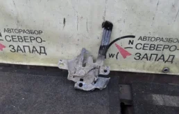 Замок капота Toyota Corolla 5351012890 ZRE151 1ZR