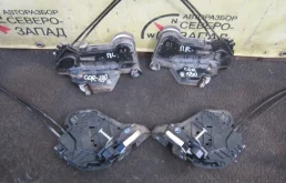 Замок Toyota Corolla 2012 6903002520 ZRE181 1ZR, передний правый