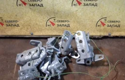 Петля двери Mitsubishi Pajero Sport 2009 5702A033 KH6W 6B31, передняя левая