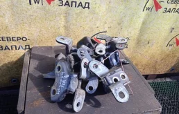 Петля двери Toyota Land Cruiser 2012 6875060080 VDJ200 1VDFTV, задняя правая