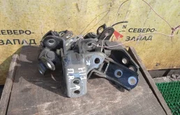 Петля двери Toyota Highlander 2012 6872012151 GSU45 2GRFE, передняя левая