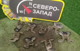 Петля двери Toyota Camry 2013 6872012151 50 1AZFE, передняя левая