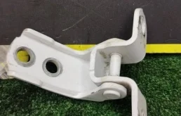 Петля двери Toyota Camry 2020 6871012151 70 2ARFE, передняя правая