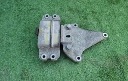 Подушка двигателя Volkswagen Touran 1K0199555AC 1T3 CAVC, левая