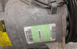 Компрессор кондиционера для Volvo C30 2008 года на фотографиях
