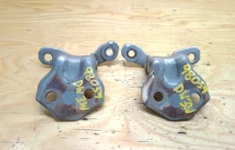 Петля двери MAZDA DEMIO 1996 E11258210 DW3W B3E, передняя правая