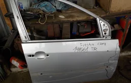 Дверь Ford Fiesta Mk5 (2002—2008)