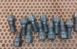 Болт колесный BMW 36136890324 F