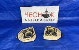 Кронштейн радиатора Volkswagen Tiguan 1 2011 1K0121367G