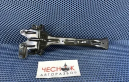 Кронштейн замка капота Volkswagen Touareg 1 2006 7L0805799D AXQ, передний