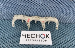 Кронштейн топливной рейки Volkswagen Touareg 2 2012 06E133340E CGEA
