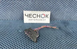 Разъем проводки двери Volkswagen Touareg 1 2002-2006 1K0937722D
