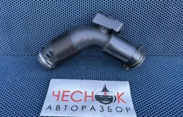 Патрубок воздушного фильтра Audi Q7 4L рестайлинг 2010 06E129629R CJTC