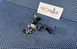 Петля двери Volkswagen Touareg 2 2011 8K0831402G CGEA, передняя правая