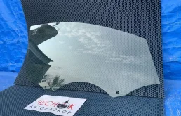 Стекло двери передней правой Audi Q7 4L 2008 4L0845202 BAR, переднее правое