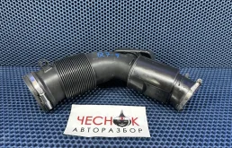 Патрубок воздушного фильтра Audi Q7 4L рестайлинг 2011 06E129629R CJTC