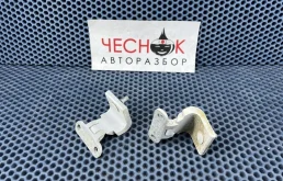 Петля двери Volkswagen Touareg 2 2010 8K0831402G CGRA, правая