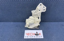 Замок двери Volkswagen Touareg 2 2011 8J2837016A CGRA, передний правый