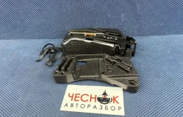 Набор инструментов Volkswagen Touareg 2 2010 7P0012112C CGRA, задний