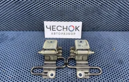 Петля двери передней нижняя Volkswagen Touareg 1 2007 7L0831411A BHK