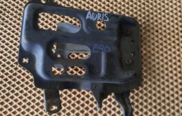 Площадка под АКБ TOYOTA AURIS 2006-2010 7441012020 ZRE150 1ZR-FE