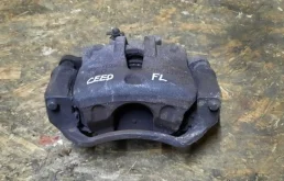 Суппорт тормозной KIA CEED 2011 581101H000 ED G4FC, передний левый