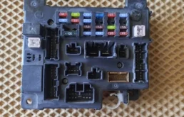 Блок предохранителей PEUGEOT 4007 2008 8637A320 GP 4B12