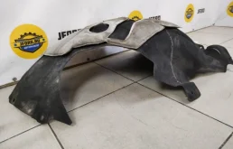 Подкрылок передний правый для Land Rover Discovery на фотографиях