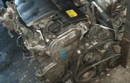 Двигатель для Nissan X-Trail 2003 года на фотографиях