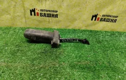 Ограничитель двери Lexus LX570 2016 6861060131 URJ201 3URFE, правый