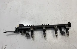 Рейка топливная (рампа) Ford Focus 3 1804263 IQDB