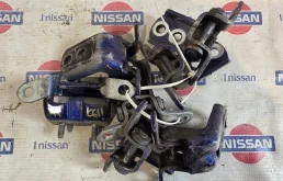 Петля двери Nissan Qashqai 2015 824204EA0A J11 HRA2, передняя