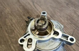 Насос вакуумный Volvo S60 31316688